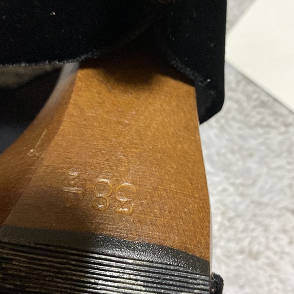 Chanel - Picture 6 of 9